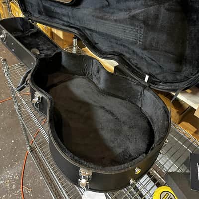 Dreadnought Acoustic Guitar Hardshell Case image 2
