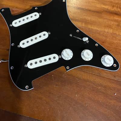 Fender Player Strat Stratocaster Hot 8K Alnico 5 Pickups Tuxedo Black Tuxedo Pickguard image 1