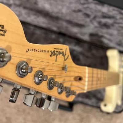 Fender American Professional Stratocaster Olympic White with Maple Fingerboard image 2