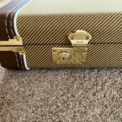 Fender Classic Series Wood Case for Strat and Tele in Tweed image 9