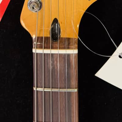 Fender Player II Stratocaster 2024 - Present - Coral Red image 4