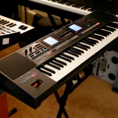 ROLAND EA7 SUPERB EXPANDABLE ARRANGER WORKSTATION ORIENTAL IN AMAZING CONDITION!