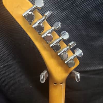 Kramer Focus 1000 Metallic Blue-Plays Amazing-Hard Case-Set Up image 3