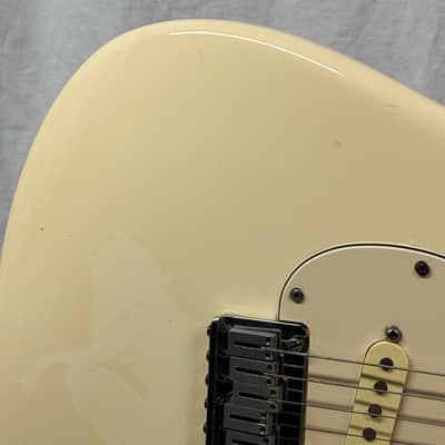 Fender American Standard Stratocaster Guitar with Case 2005 - Olympic White / Maple neck image 4