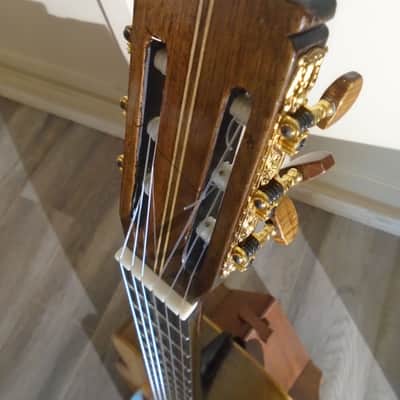 Viuda De Santos Hernandez Guitarrería labeled guitar image 10
