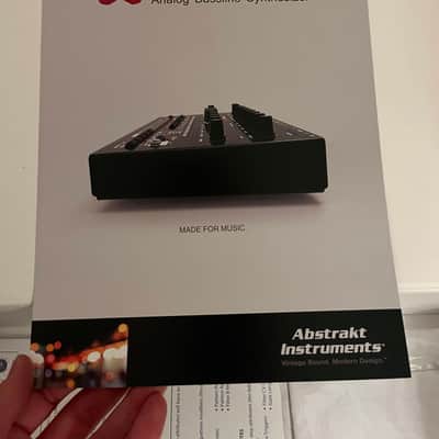 Abstrakt Instruments - Avalon Bassline (white, blue leds) + manual, original box (all like new) image 4