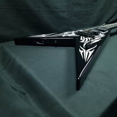 B.C. Rich KKV Kerry King Signature Speed V 2008 Made in Korea Onyx with White Tribal Graphic Neck Thru Kahler EMG 81 85 Slayer guitar image 9