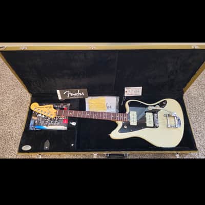 Fender Limited Edition American Special Jazzmaster W/ Hardcase &Bigsby Vibrato 2016 - Olympic White image 1