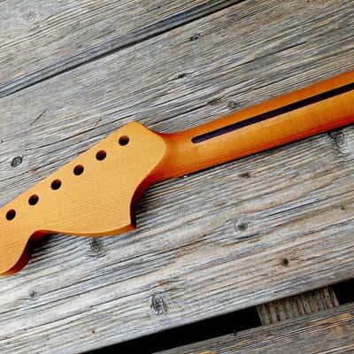 Mustang neck (24"), roasted maple image 4