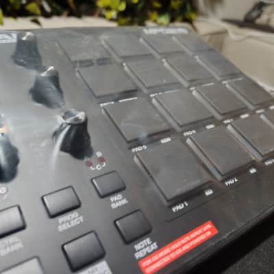 AKAI Professional MPD218 USB MIDI Pad Controller – Excellent Condition – Tested – Fast Ship image 2