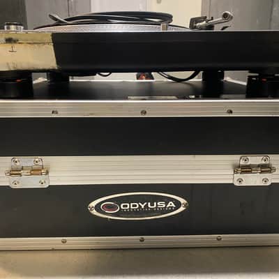 Technics 1210 mk2 with isnoe feet, ortofon cartridge & flightcase image 2