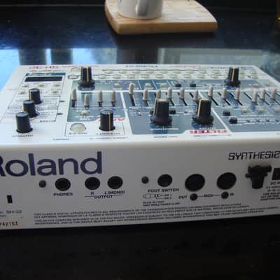 Roland SH-32 Desktop Synthesizer Module 2002 - 2004 - White imagen 3