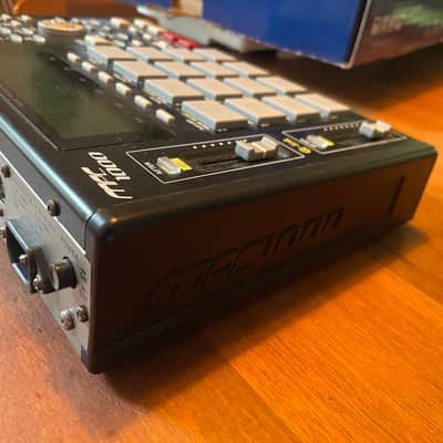 Akai MPC1000 Music Production Center 2004 - 2013 - Black with original box, 2gb cf card image 3