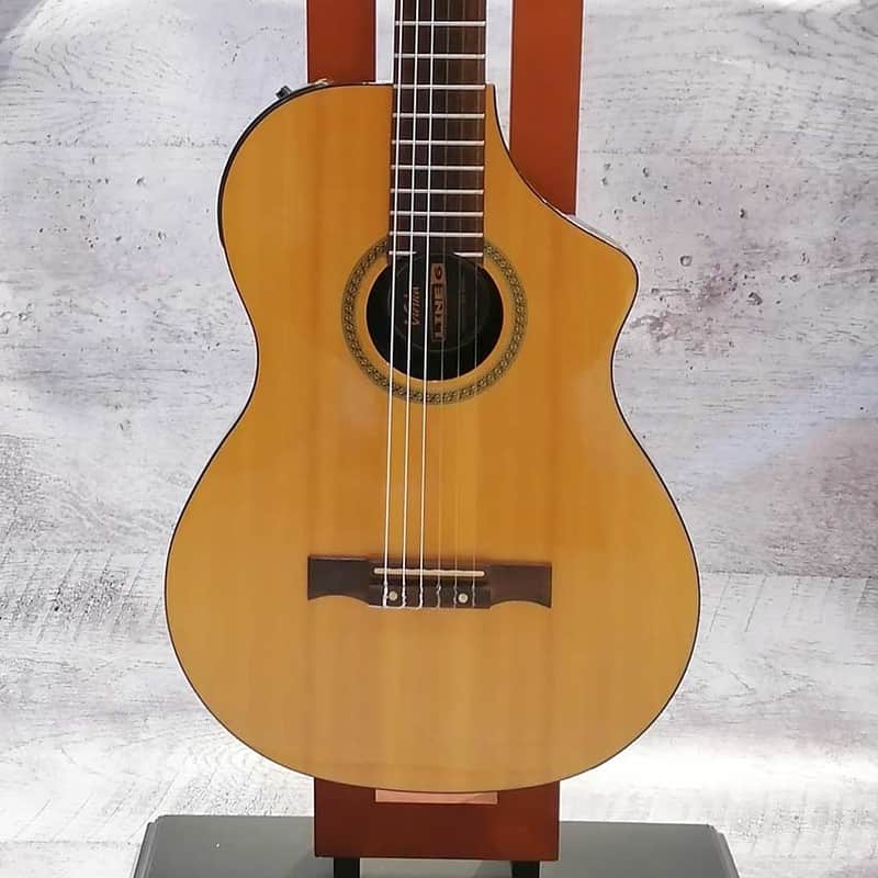 Line 6 Variax 300 Nylon Classical (Usado) | Reverb