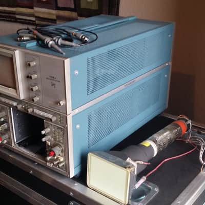 Tektronix 7704A is a modular oscilloscope system Silver/Blue image 7