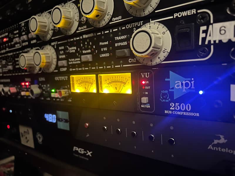 API 2500 Stereo Bus Compressor 2000 - 2019 - Black image 1