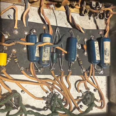 Fender Vibrolux Reverb 2-Channel 35-Watt 2x10" Guitar Combo 1964 - 1967 - Black Panel image 10