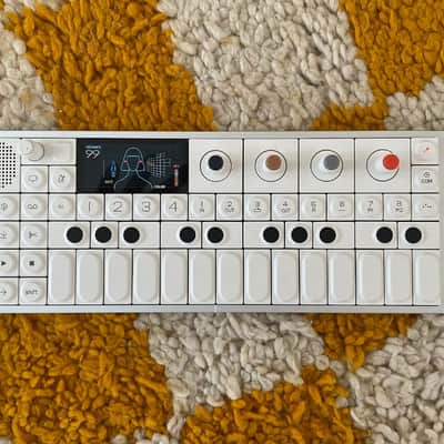 Teenage Engineering OP-1 Field Portable Synthesizer Workstation 2022 imagen 1