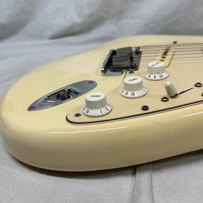 Fender American Standard Stratocaster Guitar with Case 2005 - Olympic White / Maple neck image 16