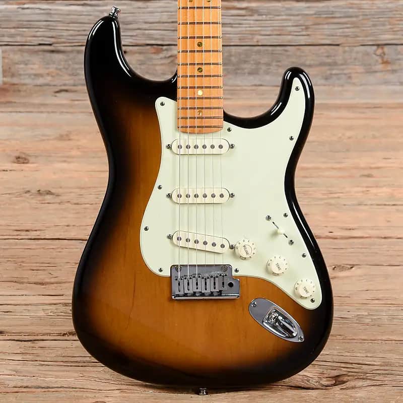 Fender USA 初期American Deluxe 2005 Fender American Deluxe Stratocaster “V” Neck Electric Guitar