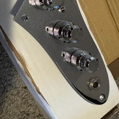 John East J-RETRO 01 Jazz Bass Preamp Chrome image 2