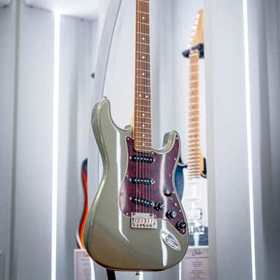 Fender FSR Made in Japan Traditional II 60s Stratocaster, Gold