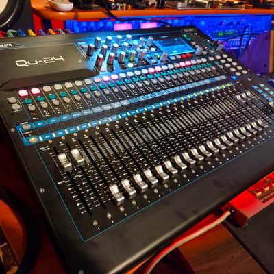Allen & Heath QU-24C Chrome Edition 24-Channel Digital Mixer Mint Condition image 4