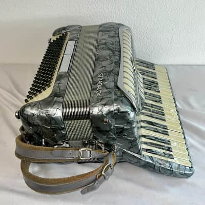 Wonderful Stradavox 41-Key 120-Bass Professional Grade Accordion featuring 5 Bass Registers, OHSC image 11