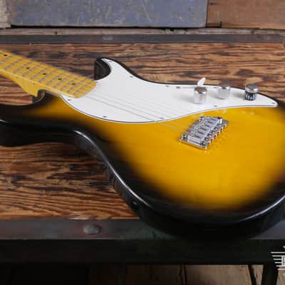 Line 6 Variax 500 2000s - 2 Tone Sunburst image 5