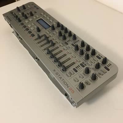 Novation X-Station 25-Key 8-Voice Synthesizer with USB Interface 2004 - Silver