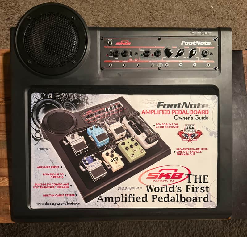 SKB Footnote pedal board with speaker image 1