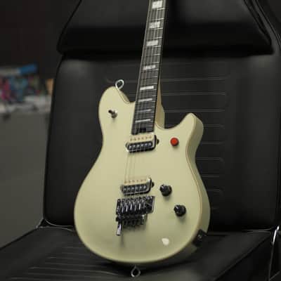 EVH Wolfgang® USA Edward Van Halen Signature - Ivory(1) image 17