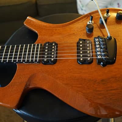 2006 Parker Fly Mojo Mahogany Piezo Duncan Pickups Hard Shell Case Tools 9 and 10 Springs image 2