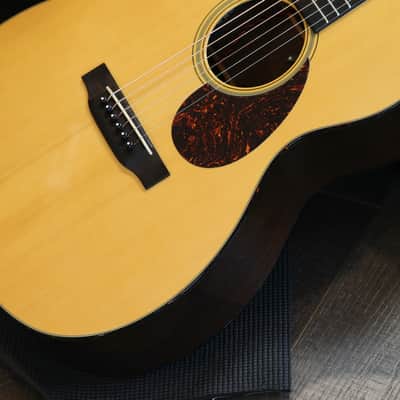 2004 Martin Custom Shop 000-28 Adirondack Acoustic Guitar Natural + OHSC image 8