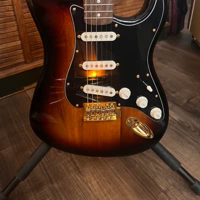 Squier Stratocaster Andertons Limited Edition – Gold Hardware (c. 2022), sunburst image 8