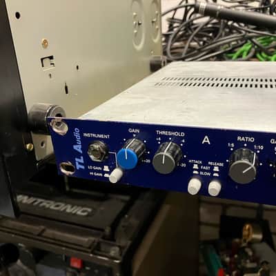 TL Audio C-2021 Indigo Series Dual Valve Compressor 2000s - Blue image 2