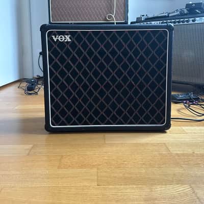 Vox Escort 30 Lead 3-Channel 30-Watt 1x12" Guitar Combo Amp image 3