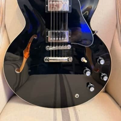 Gibson ES-335 Semi-hollow body Electric Guitar - Vintage Ebony Gibson ES-335 Semi-hollow body Electric Guitar - Vintage Ebony 2022 - Ebony image 3