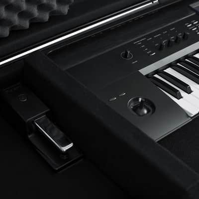 Gator GTSA-KEY76D TSA ATA Deep 76-note Keyboard Case with Wheels image 4