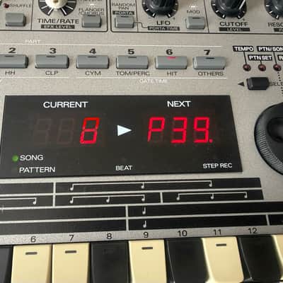 Roland MC-303 Groovebox — Classic 90s Sequencer & Drum Machine image 4