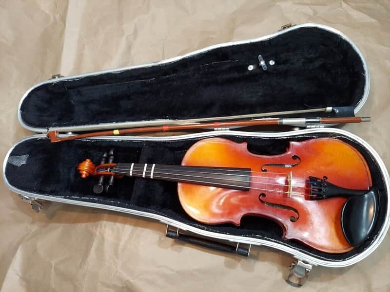 Suzuki model 101RR size 1/4 violin, Japan 1988, with case & bow, Very Good Cond image 1