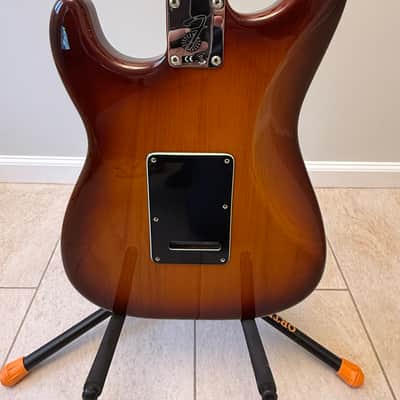 Fender Player Stratocaster with Pau Ferro Fretboard 2018 - Present - 3-Color Sunburst image 5