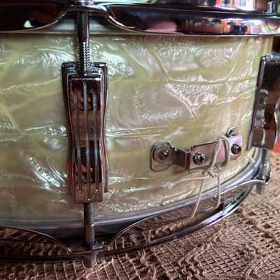 Ludwig Jazz fest 1966 - Pearl white P87 throw off E/C image 4