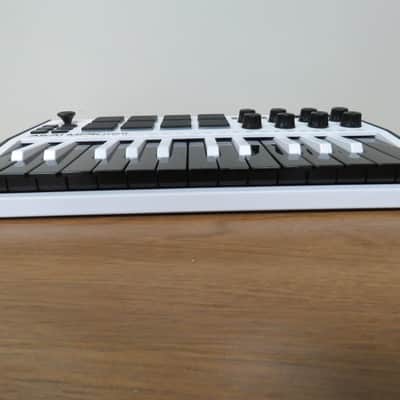 Akai MPK Mini MKIII 25-Key MIDI Controller 2020 - Present - White with Black Keys image 3