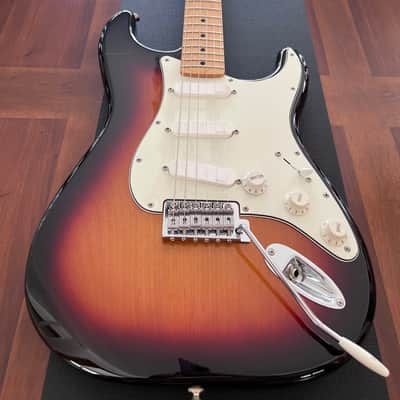 Fender Stratocaster 2017 - Tobacco Burst image 1
