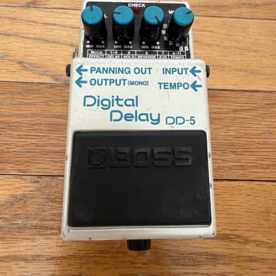 Boss DD-5 Digital Delay Guitar Effects Pedal image 1