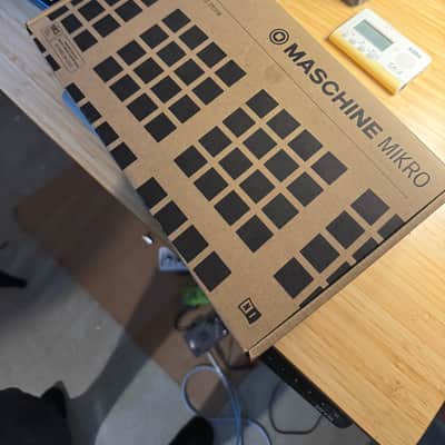 Native Instruments Maschine Mikro MKIII 2017 - Black image 2