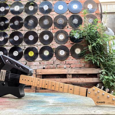 Japan Casio Fujigen EG5 1984 grey Guitar with a cassette player image 3