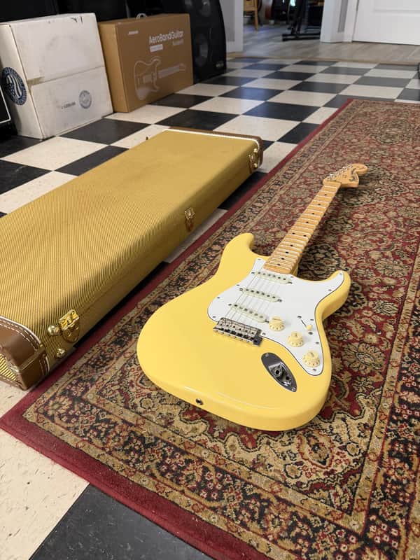 Fender Yngwie Malmsteen Artist Series Signature Stratocaster with Maple Fretboard
