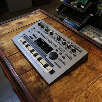 Roland MC-303 Groovebox 1990 - 1998 - Silver image 3